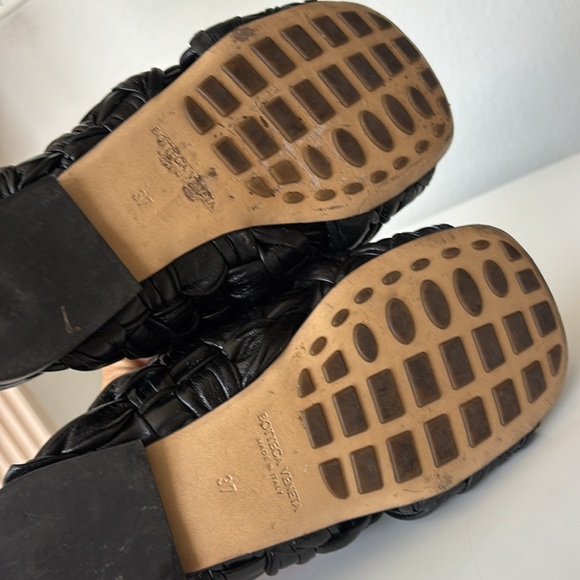 Bottega Veneta women's slides - Picture 9 of 12